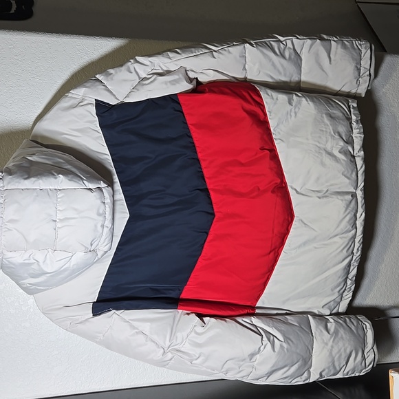 Tommy Hilfiger Wind Resistant Hooded Puffer Chevron Colorblock LG - Picture 4 of 12